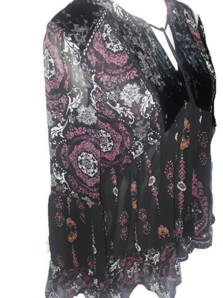 Knox Rose boho black floral hi-low bell sleeve top - Picture 3 of 8